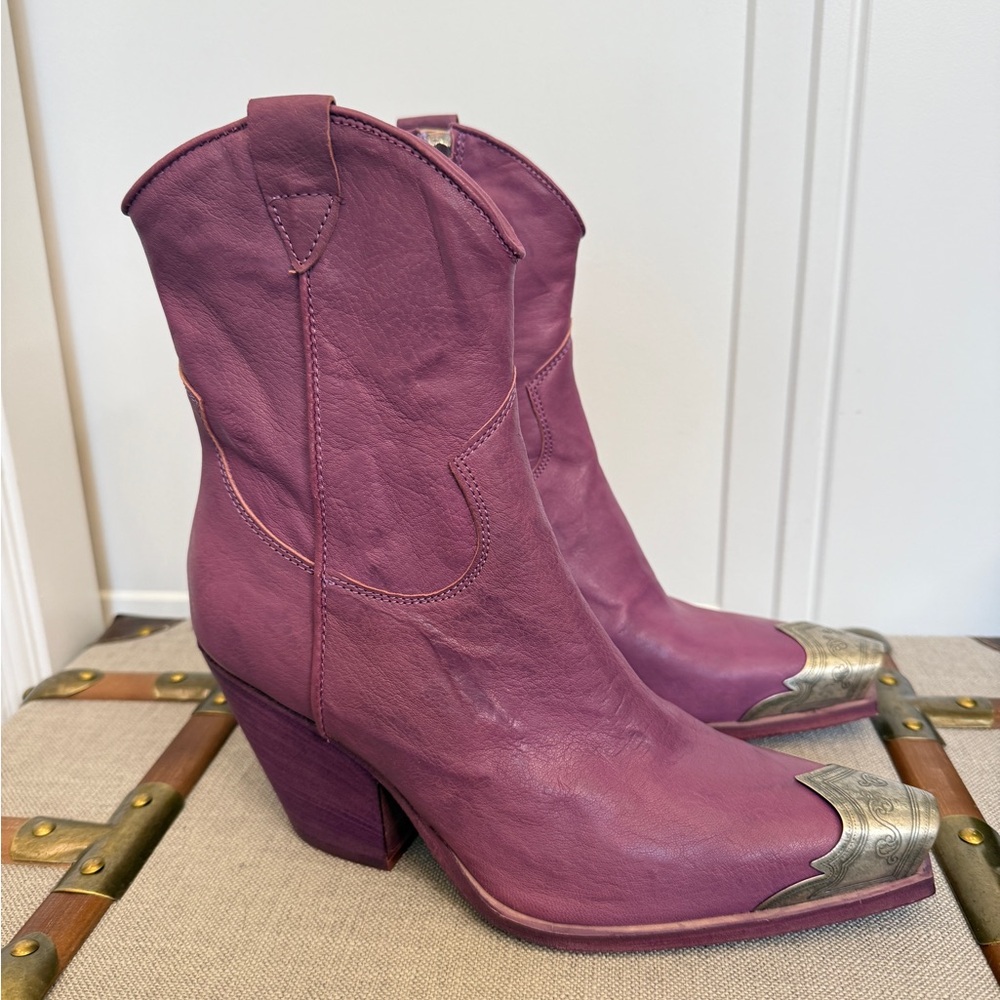 NWOB FREE PEOPLE BRAYDEN PURPLE LEATHER ANKLE WESTERN BOOTS SILVER 38 7.5 $298